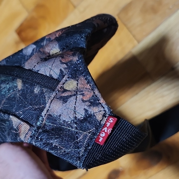 Levi's Leaf Camo Fanny Pack - Picture 7 of 9